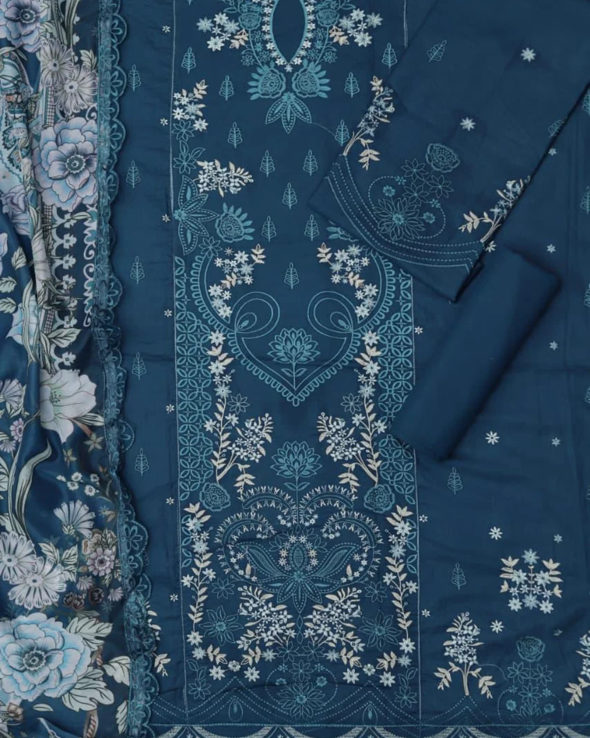 Lawn-Unstitched 03Pc Lawn Embroidered Suit